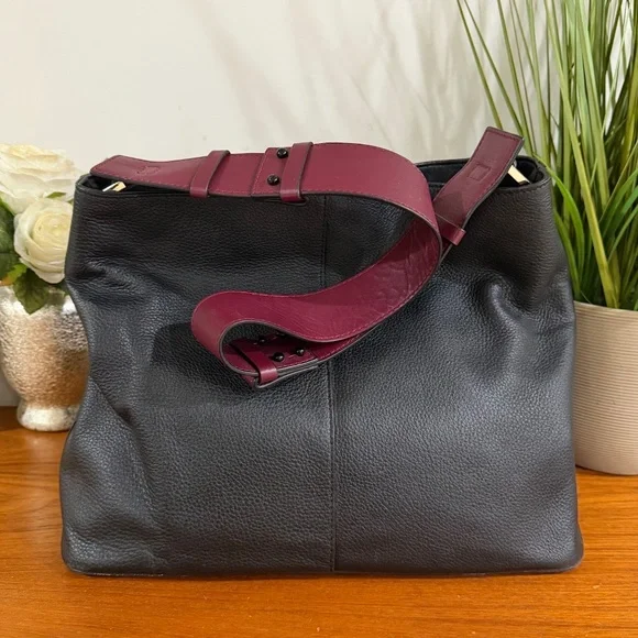 Pour La Victoire Black Leather Hobo Shoulder Bag with a Burgundy Strap - Picture 2 of 11